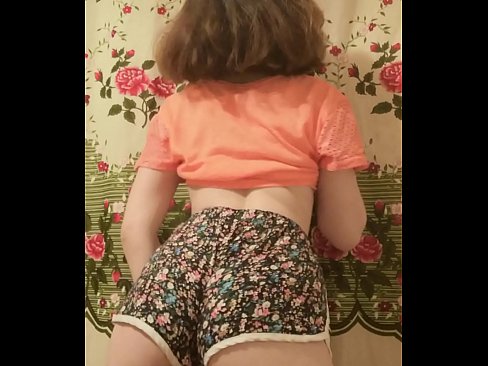 ❤️ سيڪسي نوجوان بيبي پنهنجي شارٽس کي ڪئميرا تي هٽائيندي ☑  اسان وٽ
