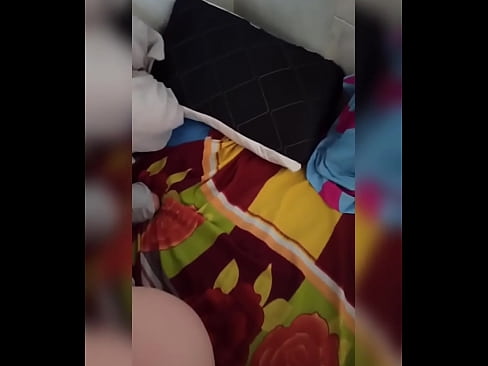 ❤️ منهنجي روم ميٽ گهر ۾ اڪيلي رهي ٿي ڇاڪاڻ ته هن جو مڙس موڪلن تي وڃي ٿو ۽ مان موقعو وٺان ٿو ته هن کي چوسان ۽ هن جي گدا کي کير سان ڀريان. ☑  اسان وٽ